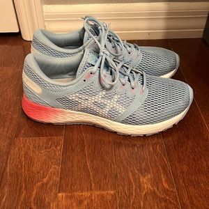 EUC Women’s Asics RoadHawk running shoes size 9.5